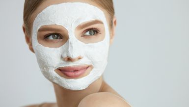 ДОМАЋА МАСКА ЗА ЛИЦЕ ОД 3 САСТОЈКА: Дубински хидрира кожу 