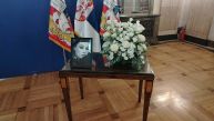 ОДРЖАНА КОМЕМОРАЦИЈА ОЛИВЕРЕ КАТАРИНЕ: Син Мане Шакић се опрашта од своје мајке (ФОТО) 