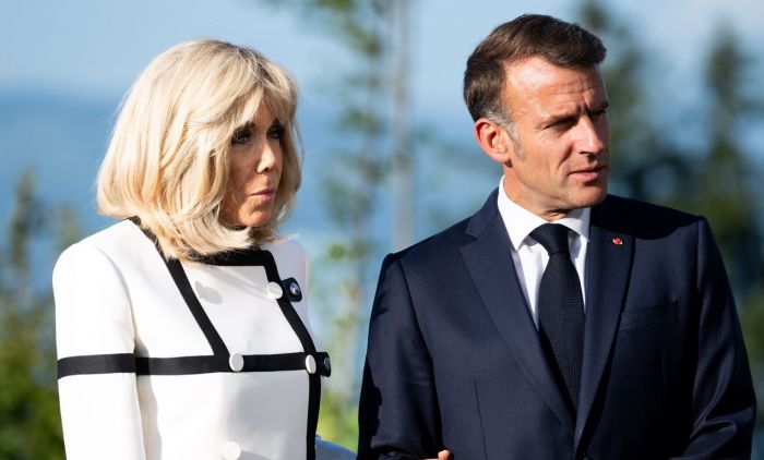 BRIŽIT MAKRON ODUŠEVILA STAJLINGOM: Obukla crno beli komplet i dokazala da je jedna do najbolje obučenih prvih dama na svetu (FOTO)