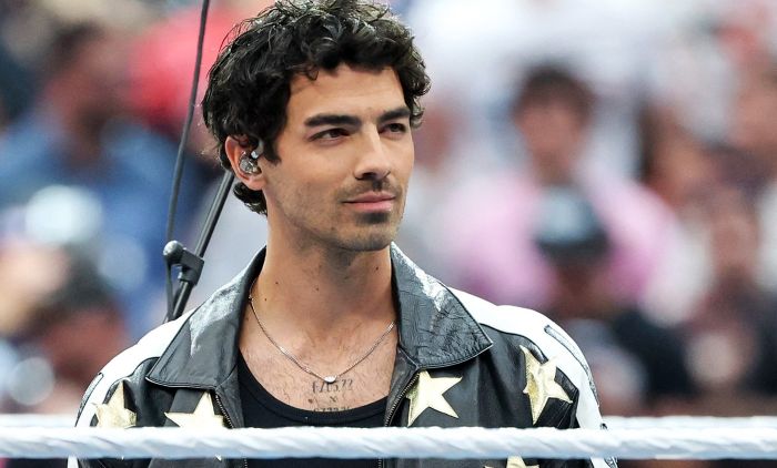 Pevač predstavio devojku nakon teškog razvoda od zvezde „Igre prestola“: Sada je konačno ponovo srećan (FOTO)