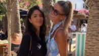 ЂИНА И МЕЛИНА ЏИНОВИЋ УЖИВАЈУ НА АЗУРНОЈ ОБАЛИ: Загрљене позирале на плажи, не зна се која је лепша! (ВИДЕО)