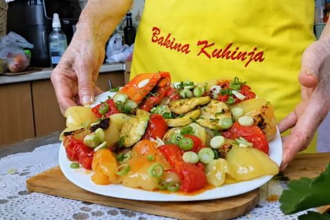PAPRIKE SA TIKVICAMA KOJE OSVAJAJU NA PRVI ZALOGAJ: Posni ručak za čistu desetku (RECEPT)