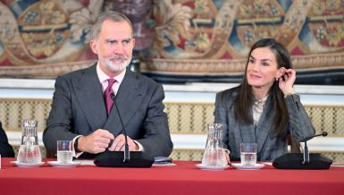 ШПАНСКА КРАЉЕВСКА ПОРОДИЦА ОБЈАВИЛА НОВИ ПОРТРЕТ ПОВОДОМ ПРАЗНИКА: Летиција у потпуно другачијем издању уз ћерке и супруга 