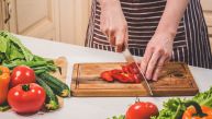 OVO JE NAJZDRAVIJA DASKA ZA SEČENJE HRANE: Nije važno samo da je drvena 