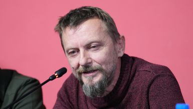 РАДИО НА МЕШАЛИЦИ ДА БИ ПРЕЖИВЕО: Наш познати глумац се борио за егзистенцију - рат га одвојио од девојке коју је волео, али је љубав победила