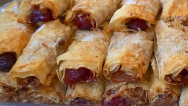 BAKIN RECEPT ZA POSNU VOĆNU PITU SA JABUKAMA I TREŠNJAMA: Toliko je sočna i ukusna da će svi tražiti parče više (VIDEO)