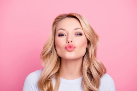 Istaknite usne u 2 koraka: Tehnika koju šminkeri ne zaboravljaju 