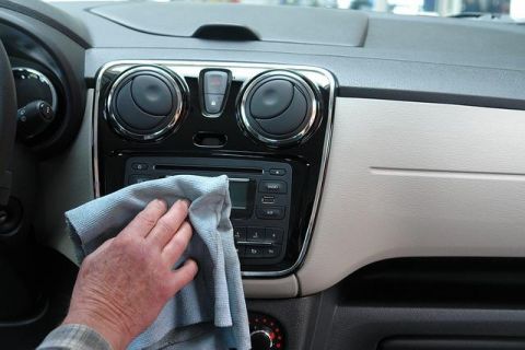 Kako da pravilno očistite klimu u vašem automobilu? Rešite se ustajalog vazduha i bakterija pomoću ovih jednostavnih koraka
