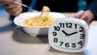 Стручњаци објашњавају коју храну би требало да избегавамо пре спавања: Утиче на  природни циклус спавања