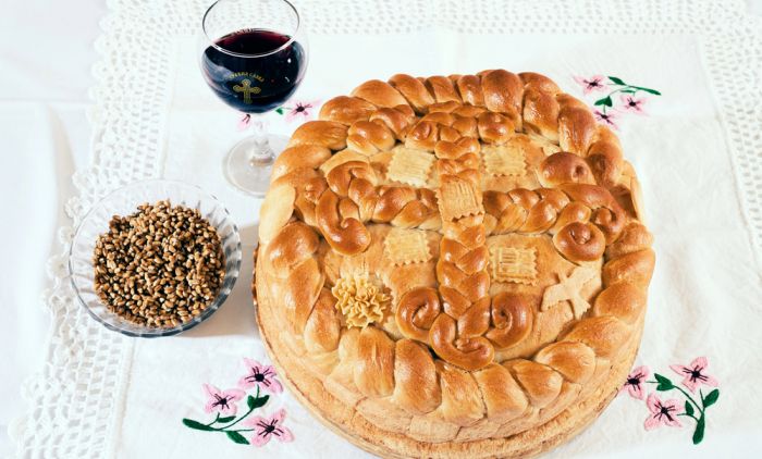 1792832311_orthodox-traditional-cake-glass-red-Depositphotos_137990282_S.jpg