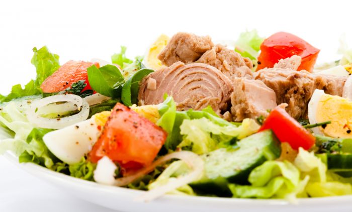 1672997065_shutterstock_109955693-Tuna-salata.jpg