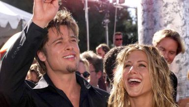 БРЕД ПИТ И ДЖЕНИФЕР АНИСТОН СПРЕМНИ ДА ДАЈУ СЕБИ ДРУГУ ШАНСУ:  20 година од најдрамастичнијег развода у Холивуду крећу даље