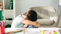 ЗНАКОВИ ДА ДЕТЕ ИМА НИСКО САМОПОУЗДАЊЕ: Сигнали који многима промакну 