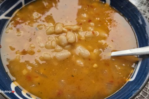 PASULJ KOJI GOVORI 10 JEZIKA: Isprobajte tradicionalni recept sa kojim ne možete pogrešiti (VIDEO)