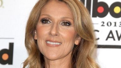 НАКОН ГОДИНА ПАУЗЕ СЕЛИН ДИОН СПРЕМНА ЗА ПОВРАТАК? Певачица се потпуно повукла са сцене после дијагнозе болести 