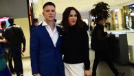 Nikolija Jovanović i Relja Popović blistali na crvenog tepihu: Pevačica ponela suknju sezone, a on pokazao kako se odelo nosi uz patike (FOTO) 
