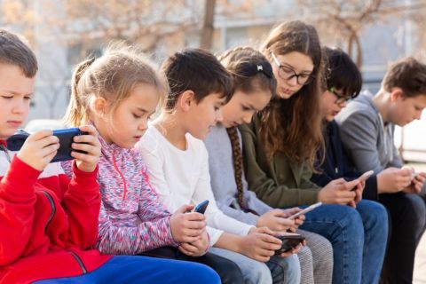 Dete pre ovog uzrasta ne treba da ima profil na društvenim mrežama: Stručnjaci objasnili zašto 