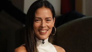 ANA IVANOVIĆ U SAVRŠENOJ LETNJOJ ODEĆI: Kombinacija inspirisana Vimbldonom oduševila njene fanove