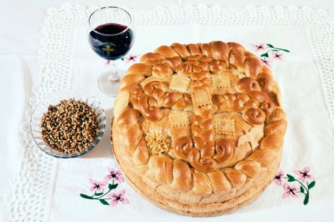 KO TREBA DA SLUŽI ŽITO NA SLAVI? Ovo nalažu običaji 