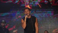 SAŠA KOVAČEVIĆ OPERISAN: Održao nastup uprkos jakim bolovima - izašao na binu sa longetom (VIDEO)