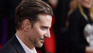 БРЕДЛИ КУПЕР ТРАЖИО БЛАГОСЛОВ ОД МАЈКЕ СВОЈЕ ДЕВОЈКЕ: Најлепши холивудски пар стаје на луди камен након 2 године везе?