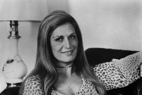 "OPROSTITE MI, ZA MENE JE ŽIVOT POSTAO NEPODNOŠLJIV": Tragična sudbina jedne od najlepših pevačica prošlog veka - preživela pakao, pa se ubila