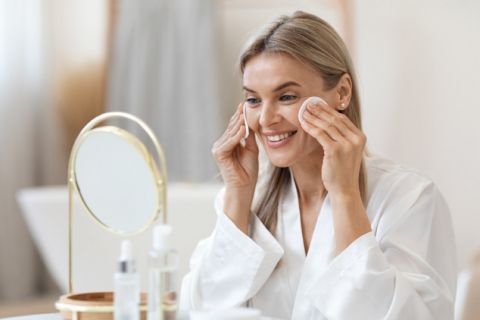 NAJEFIKASNIJA METODA ZA SKIDANJE ŠMINKE: Šta podrazumeva dvostruko čišćenje lica i zbog čega će vam ovaj savet koristiti?