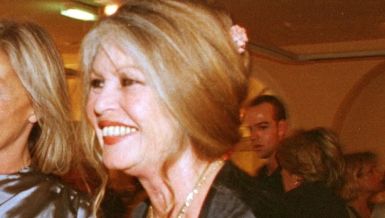 OTKRIVENO KOME ĆE PRIPASTI OGROMNO BOGATSTVO BRIŽIT BARDO: Za sina jedinca u testamentu nije bilo ni jedne jedine reči, sve do poslednjeg dolara ostavlja njima!