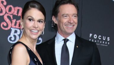 PROSLAVILA SE LAŽUĆI O SVOJIM GODINAMA:Hju Džekman je zbog nje je ostavio suprugu nakon skoro tri decenije braka! Ko je Suton Foster?