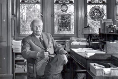 4 PITANJA KOJA JE KARL JUNG POSTAVLJAO SVOJIM PACIJENTIMA NA TERAPIJI: Uz pomoć njih su ljudi mogli da otkriju svoju pravu suštinu