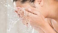 Da li je bolje umivati se TOPLOM ILI HLADNOM VODOM? Evo koja temoeratura je najbolja za kožu lica