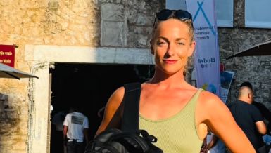 ХРИСТИНА ПОПОВИЋ СМРШАЛА 27 КИЛОГРАМА: Прошетала се црвеним тепихом и одушевила све присутне (ФОТО)