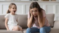 ПОКВАРЕНИ СЕМАФОР: Феномен до ког долази када родитељи не усагласе ставове (ВИДЕО)