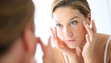 Znakovi da vaša koža DOBRO STARI: Dermatolozi ovo uvek prvo primete 