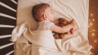 Do kada beba ne sme da spava na jastuku? Bezbedno je tek od ovog perioda 