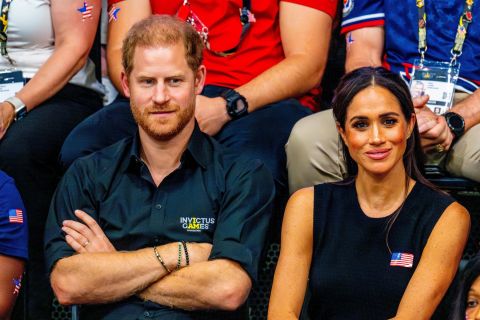 MEGAN MARKL SE VRAĆA U VELIKU BRITANIJU NAKON 4 GODINE? Princ Hari dovodi ženu i decu kući 