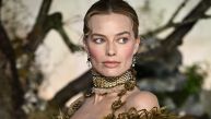 MARGO ROBI U JOŠ JEDNOJ NEPONOVLJIVOJ KREACIJI: Svi pričaju da je provokativnu haljinu zasenila replika narukvice napravljene od kose Emili Bronte