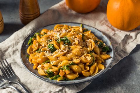 PASTA SA BUNDEVOM ZA JESENJI RUČAK: Neobični sos koji odlično ide uz testeninu 