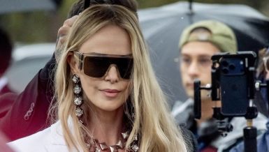 ŠARLIZ IMA 50. GODINA ALI ZA NJU JE TO SAMO BROJ: 12 navika koje joj pomažu da izgleda 15 godina mlađe