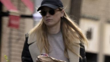 NAKON SKANDALOZNOG SUĐENJA OTIŠLA IZ AMERIKE I OSTALA BEZ GLASA: Gde je danas i kako zarađuje za život Amber Herd?