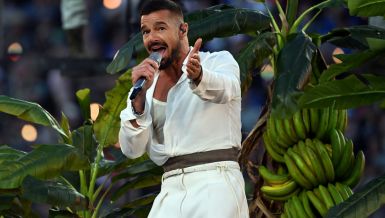 КАКО ЈЕ РИКИ МАРТИН ЈЕДИНИ УСПЕО ДА ЗАСЕНИ БЕД БАНИЈА НА СУПЕРБОУЛУ: Украо му је шоу као од шале, цео интернет гори због чувеног латино певача