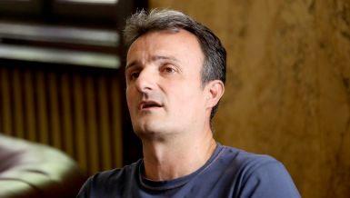 МИСЛИО ЈЕ ДА БИ ИХ ДЕЦА СПАСЛА ОД РАЗВОДА: Наш певач променио живот из корена, па у 40. добио сина са другом женом