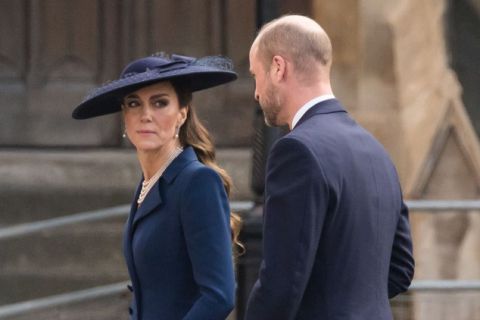 KEJT I VILIJAM DOŽIVELI VELIKU NEPRIJATNOST: Građani besni zbog povezanosti monarhije sa Epstinom - "Šta krijete?!" (VIDEO)