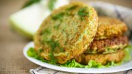 RECEPT ZA GRČKE PLJESKAVICE: Gotove su za manje od 20 minuta 