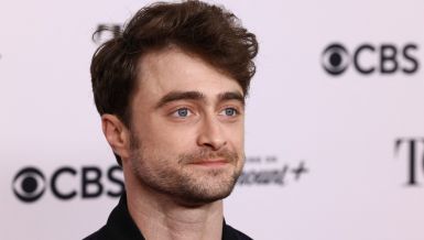 ПРОСЛАВИО СЕ КАО ХАРИ ПОТЕР И ОД ТАДА ЈЕ РЕТКО У ЈАВНОСТИ: Данијел Редклиф у ретком интрвјуу о сину кога је добио са колегиницом 