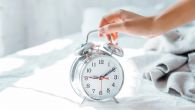 POMERAMO SAT ZA VIKEND: Da li gubitak 1 sata sna može zaista da nam šteti?
