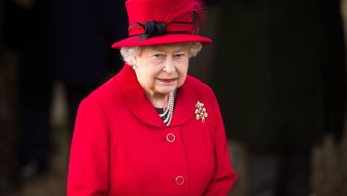 KADA JE KRALJICA ODRŽALA OVAJ GOVOR, MEGAN I HARI SU POČELI DA PAKUJU KOFERE: Vilijam je bio u šoku i čekao ludačku reakciju Harija!