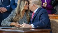 ТРАМП СЕ НАГНУО КА МЕЛАНИЈИ, А ОНА… Непријатан тренутак између председника и прве даме постао хит на мрежама (ВИДЕО)