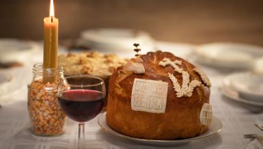 KAKO SE GASI SLAVSKA SVEĆA? Stari običaji za koje se veruje da donose mir i blagostanje 