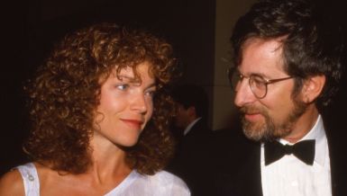 ПОТПИСАЛИ ПРЕДБРАЧНИ УГОВОР НА САЛВЕТИ, ПА МУ СЕ ТО ОБИЛО О ГЛАВУ; Брак са најбогатијим редитељем описала као брак са председником